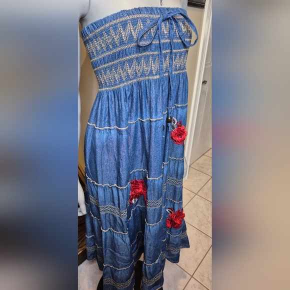 Strapless Blue Dress with Red Floral Details - Picture 11 of 15